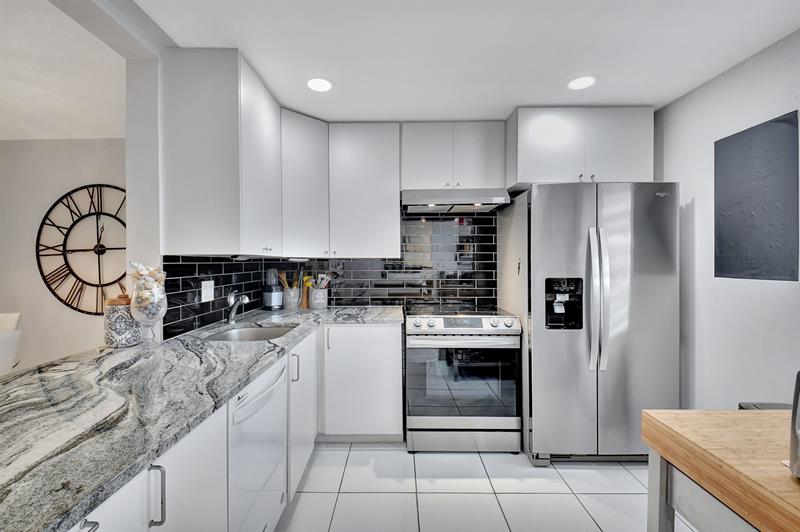 Image 6 of 64 For 2615 3rd Ct  411