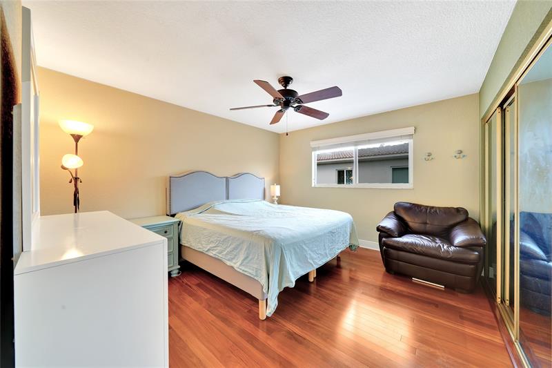 Image 12 of 30 For 2701 Middle River Dr  11