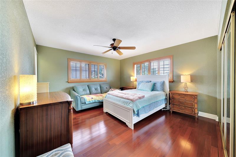 Image 15 of 30 For 2701 Middle River Dr  11