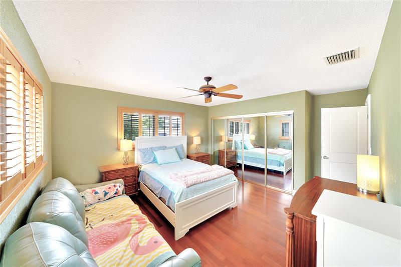 Image 16 of 30 For 2701 Middle River Dr  11