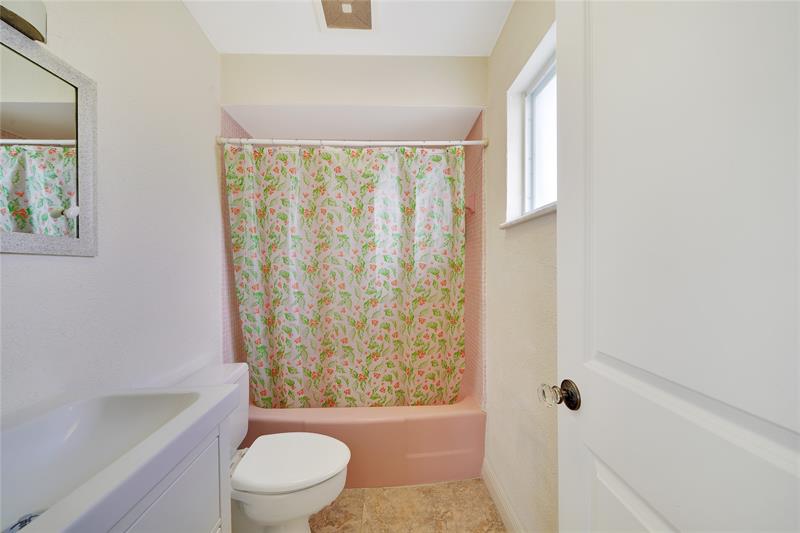 Image 17 of 30 For 2701 Middle River Dr  11