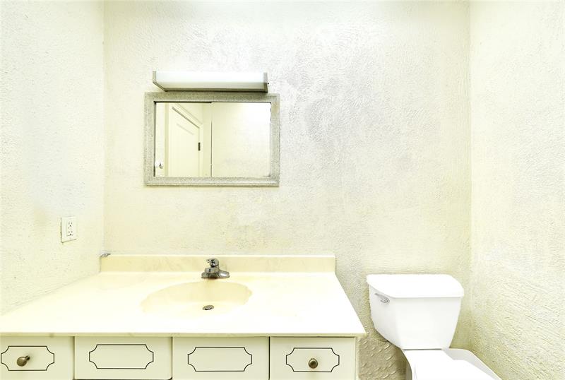 Image 20 of 30 For 2701 Middle River Dr  11