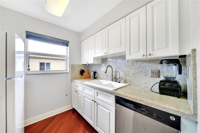 Image 8 of 30 For 2701 Middle River Dr  11