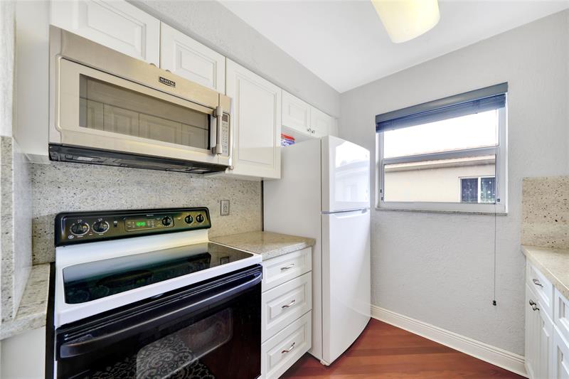 Image 9 of 30 For 2701 Middle River Dr  11