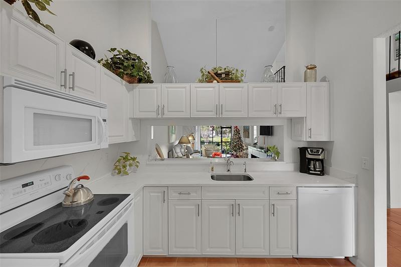 Image 11 of 43 For 415 Buttonwood Pl