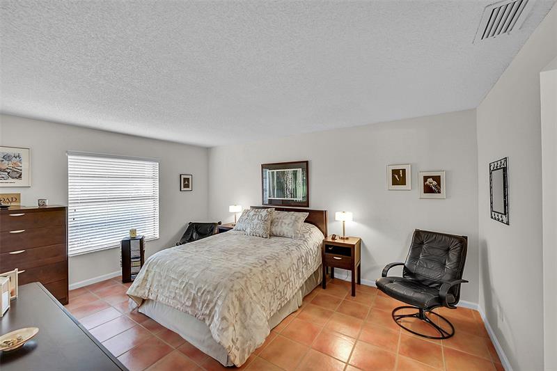 Image 19 of 43 For 415 Buttonwood Pl