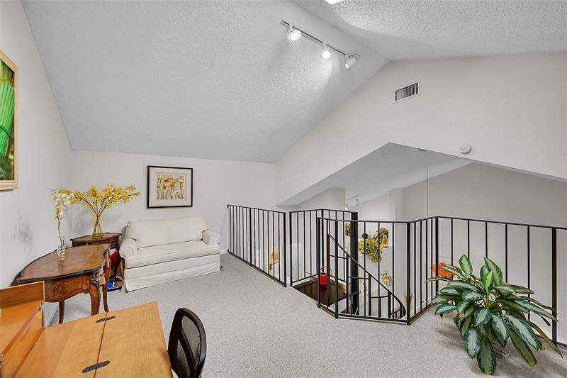 Image 32 of 43 For 415 Buttonwood Pl