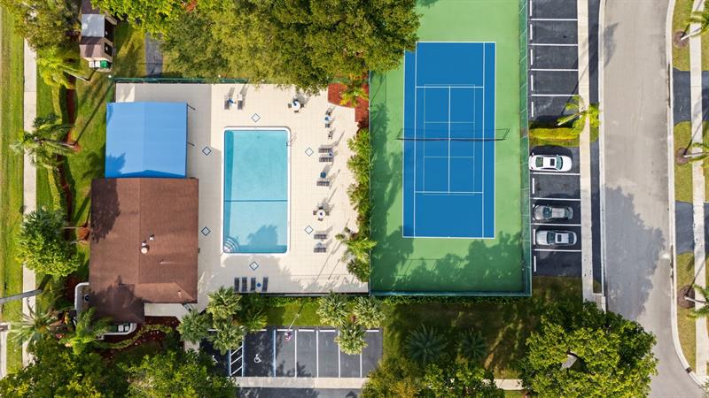 Image 3 of 24 For 6167 Nw 91st Avenue