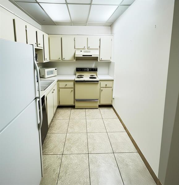 Image 4 of 11 For 901 Hillcrest Dr 307