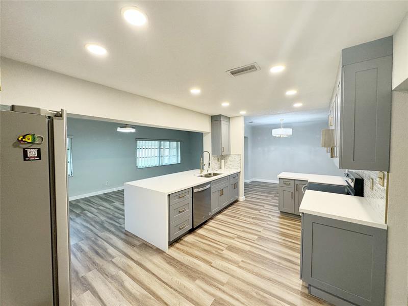 Image 4 of 26 For 9602 72nd St