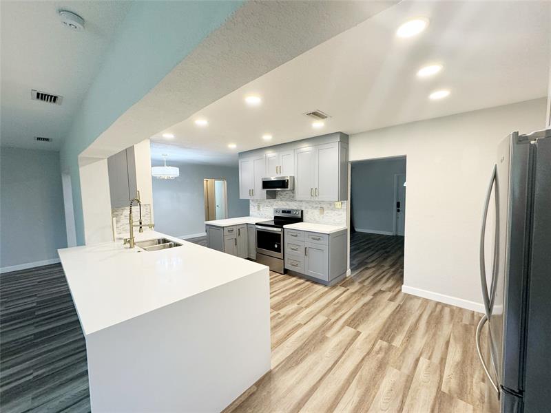 Image 5 of 26 For 9602 72nd St