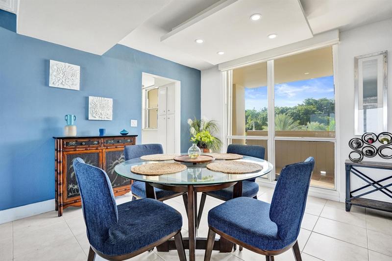 Image 12 of 36 For 132 Lakeshore Dr  317