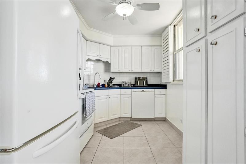 Image 13 of 36 For 132 Lakeshore Dr  317