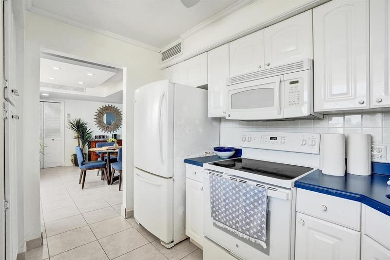 Image 15 of 36 For 132 Lakeshore Dr  317