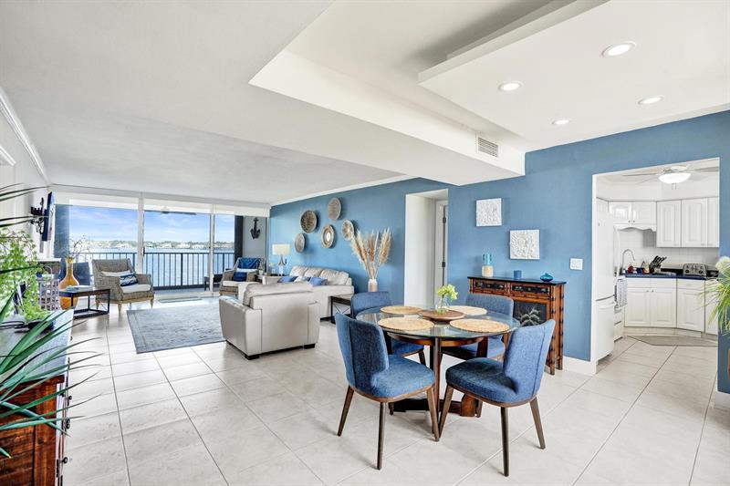 Image 26 of 36 For 132 Lakeshore Dr  317