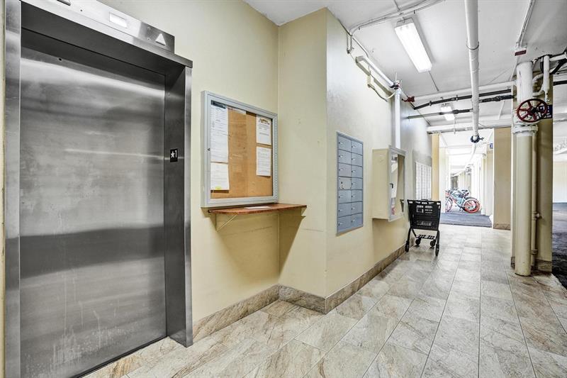 Image 32 of 36 For 132 Lakeshore Dr  317