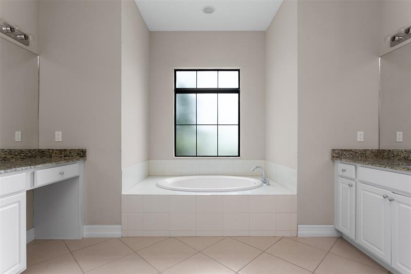 Image 18 of 39 For 3477 Westover Ct