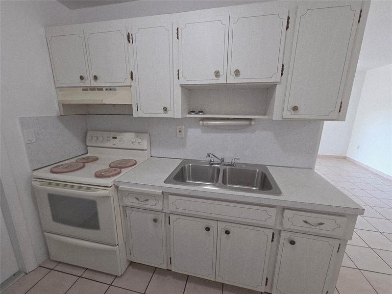 Image 9 of 29 For 1007 19th Ave  4