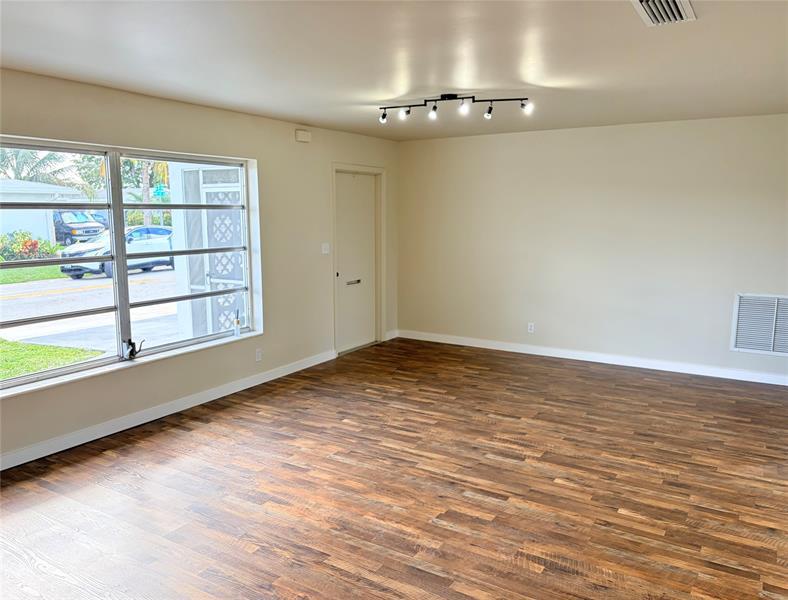 Image 5 of 32 For 6875 15th St