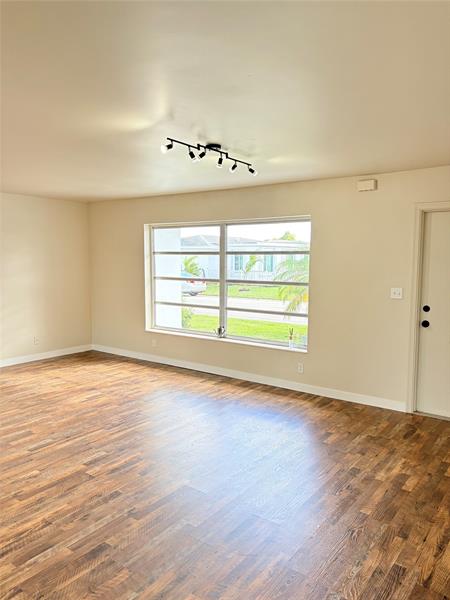 Image 7 of 32 For 6875 15th St