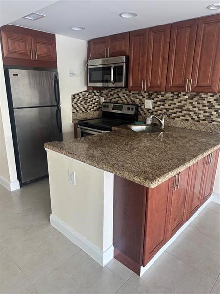 Image 3 of 15 For 2900 30th St  E2