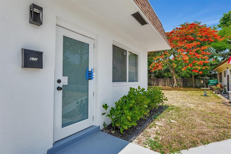 Image 3 of 11 For 875 39th St  