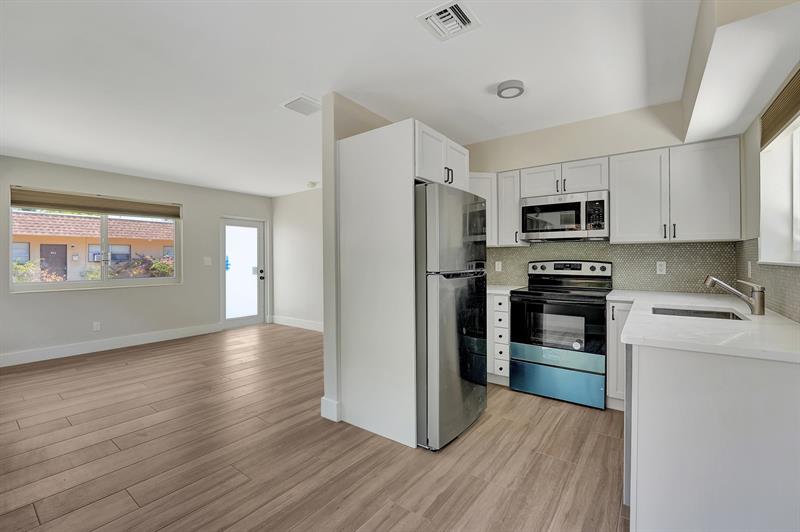 Image 6 of 11 For 875 39th St  