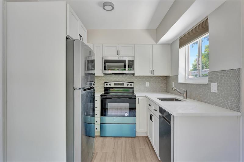 Image 7 of 11 For 875 39th St  