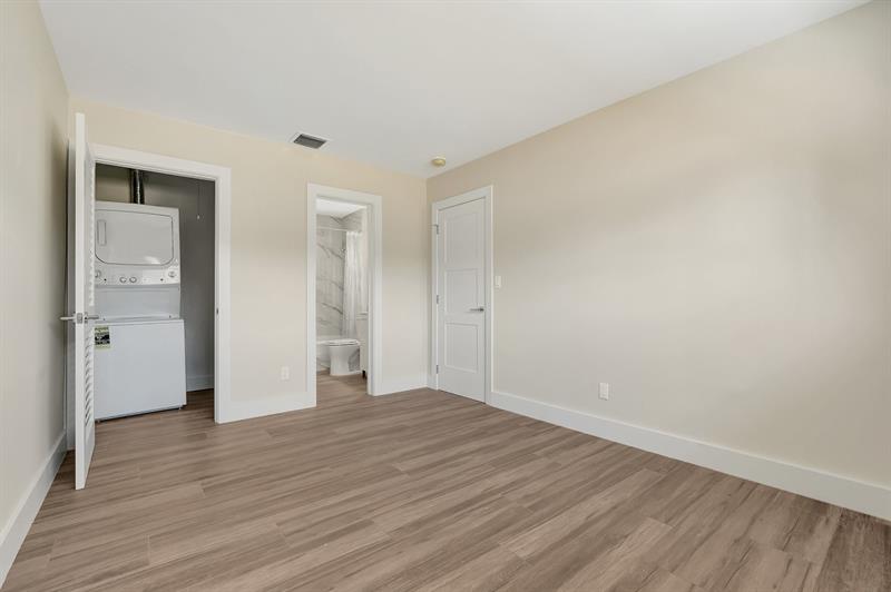 Image 9 of 11 For 875 39th St  