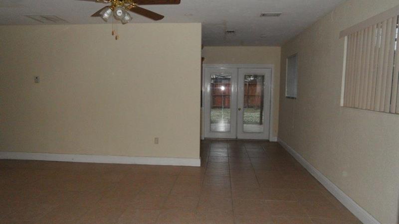 Image 24 of 37 For 700 70th Ave  700