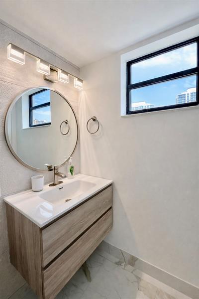 Image 15 of 31 For 16919 Bay Rd  911