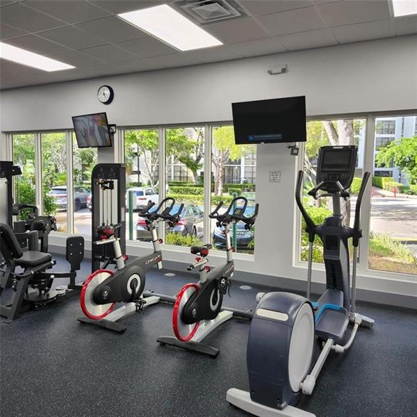 Image 25 of 31 For 16919 Bay Rd  911