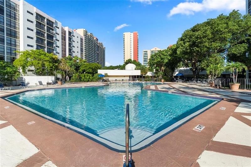 Image 29 of 31 For 16919 Bay Rd  911