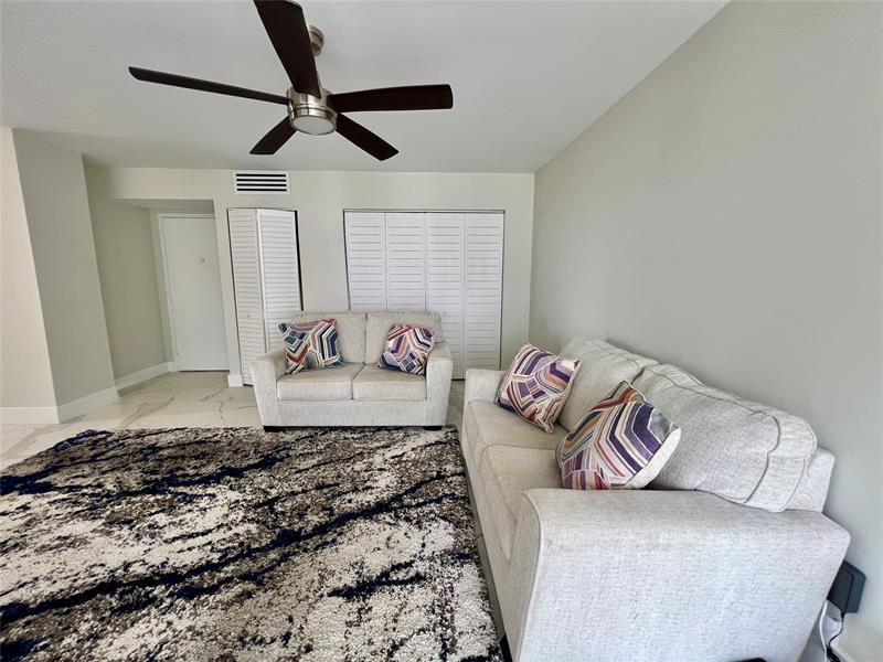 Image 4 of 31 For 16919 Bay Rd  911