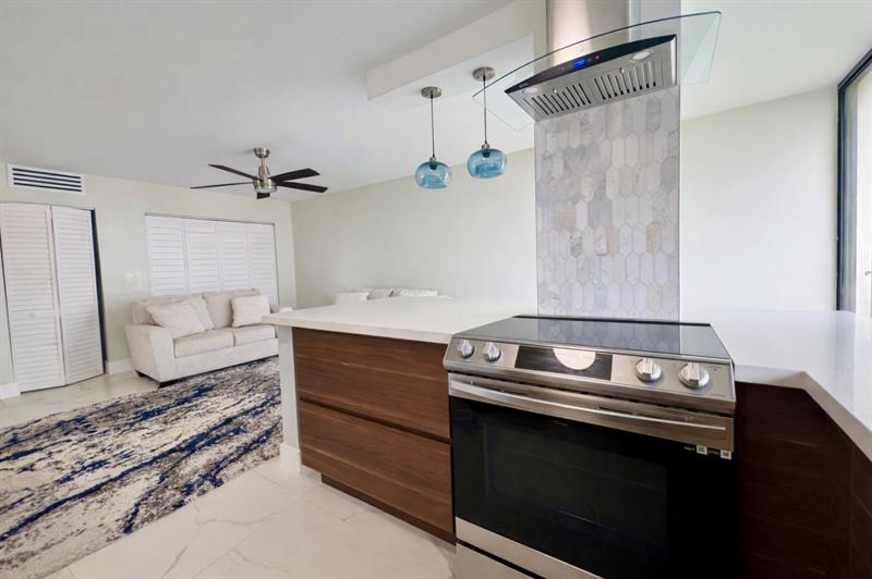 Image 6 of 31 For 16919 Bay Rd  911