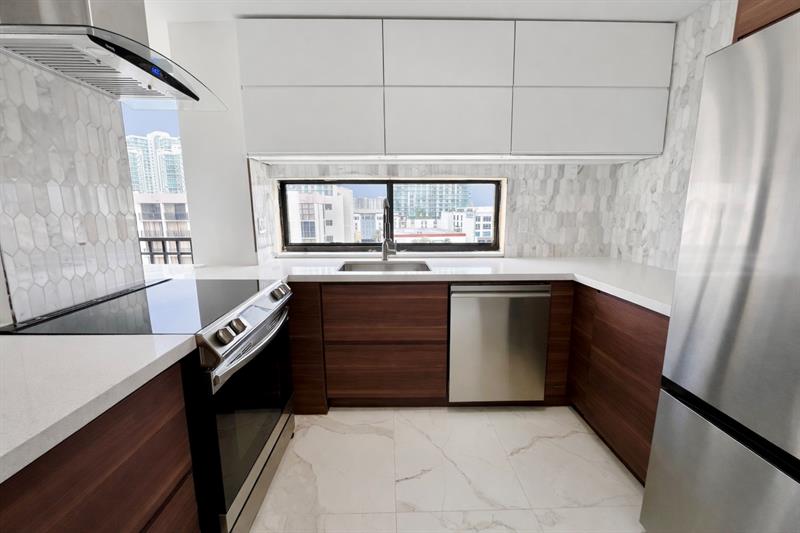 Image 8 of 31 For 16919 Bay Rd  911