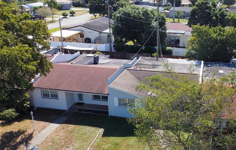 Image 3 of 11 For 810 Golf Dr  810