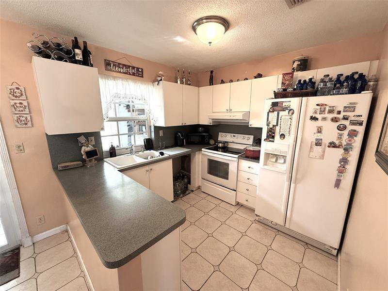 Image 5 of 11 For 810 Golf Dr  810