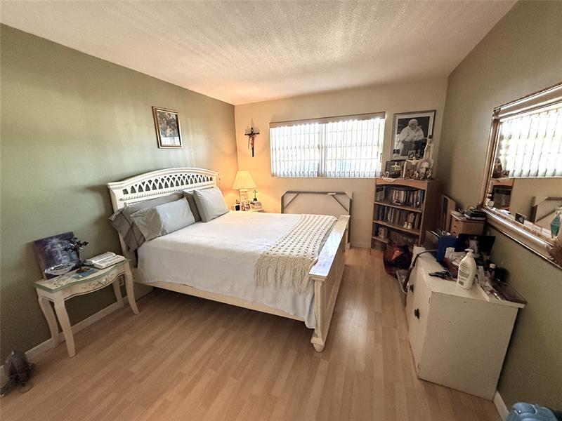 Image 7 of 11 For 810 Golf Dr  810