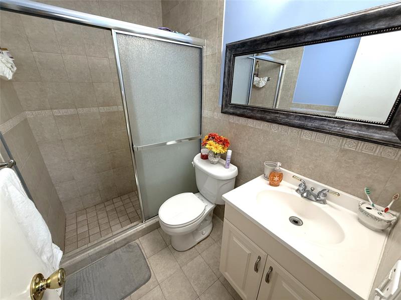 Image 8 of 11 For 810 Golf Dr  810