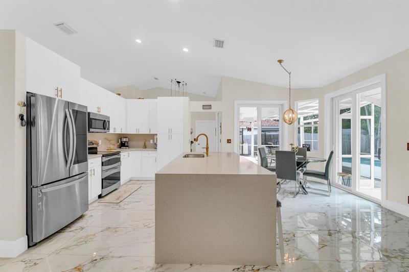 Image 11 of 39 For 4112 58th Dr