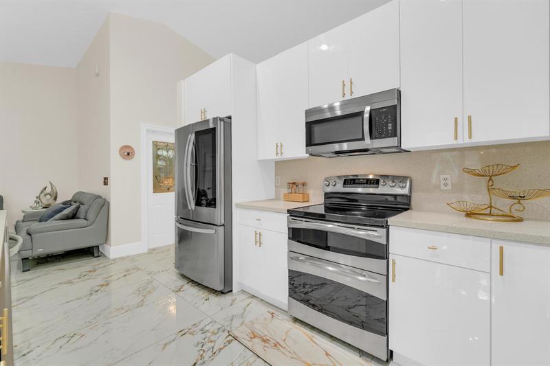 Image 13 of 39 For 4112 58th Dr