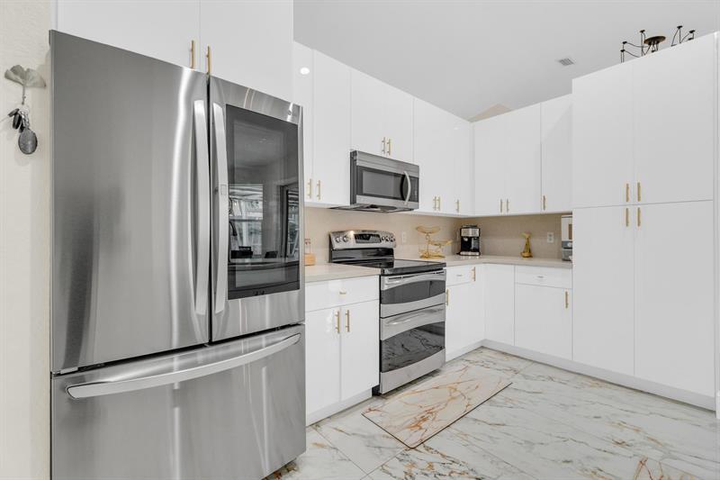 Image 14 of 39 For 4112 58th Dr