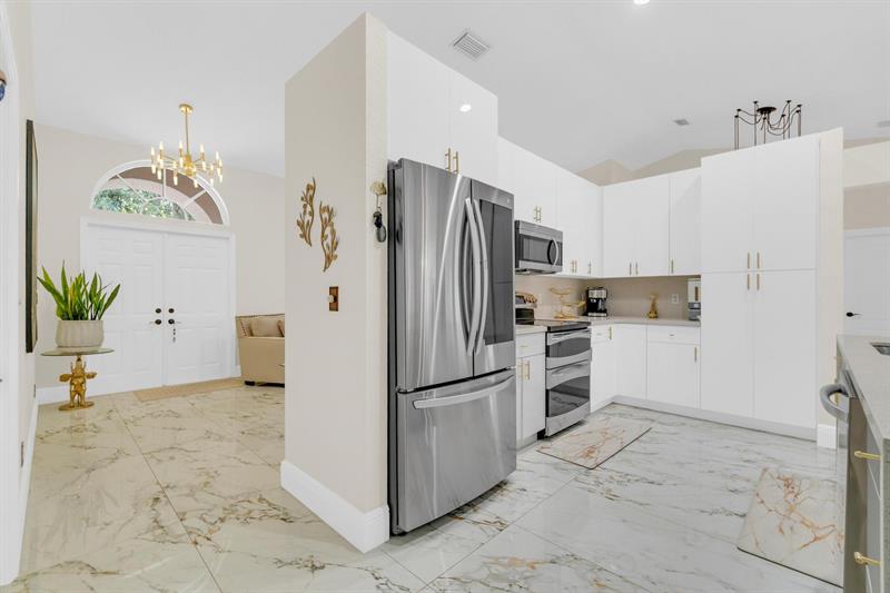 Image 15 of 39 For 4112 58th Dr