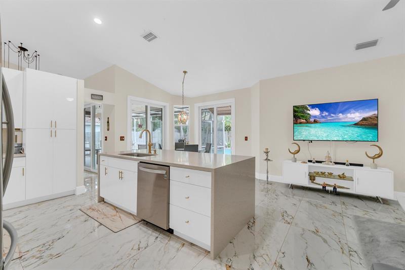 Image 16 of 39 For 4112 58th Dr