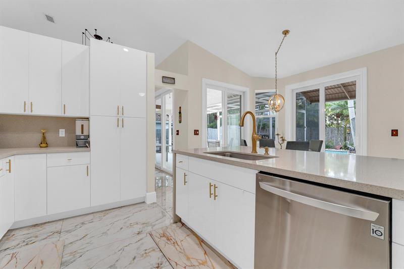 Image 17 of 39 For 4112 58th Dr