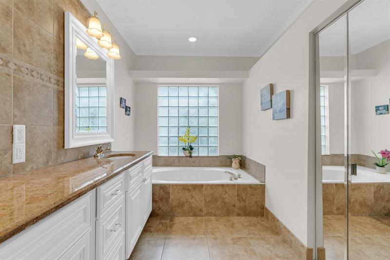 Image 20 of 39 For 4112 58th Dr