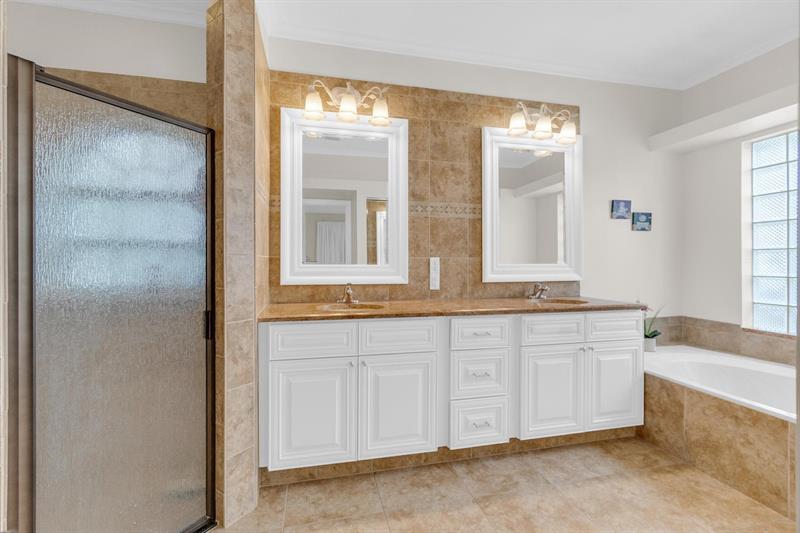 Image 21 of 39 For 4112 58th Dr