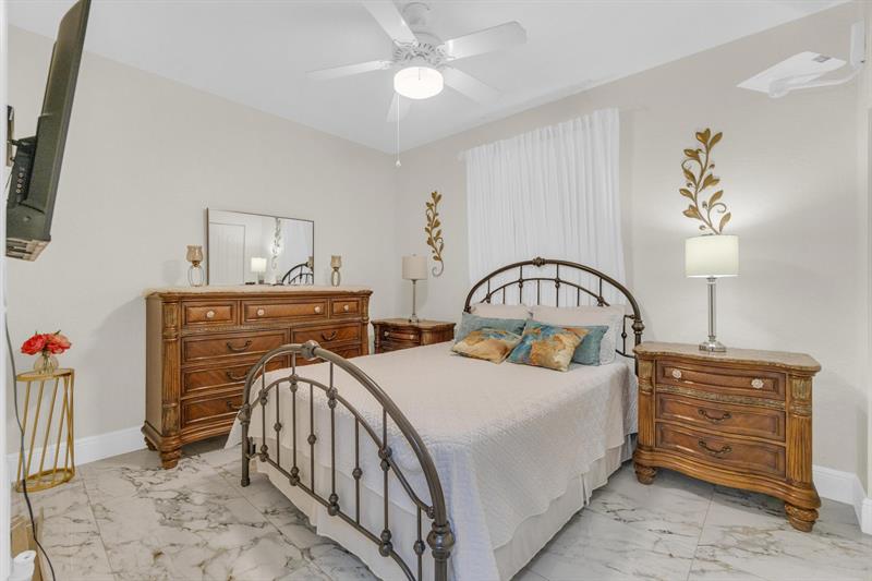 Image 23 of 39 For 4112 58th Dr