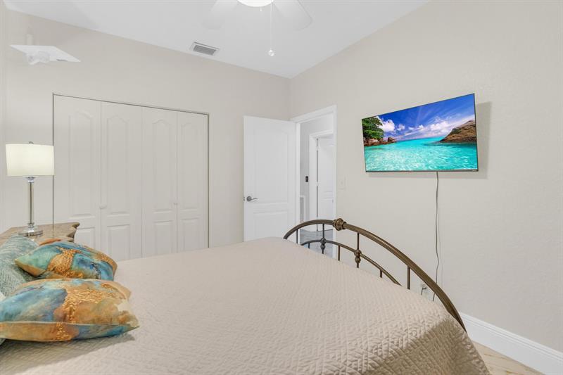 Image 24 of 39 For 4112 58th Dr